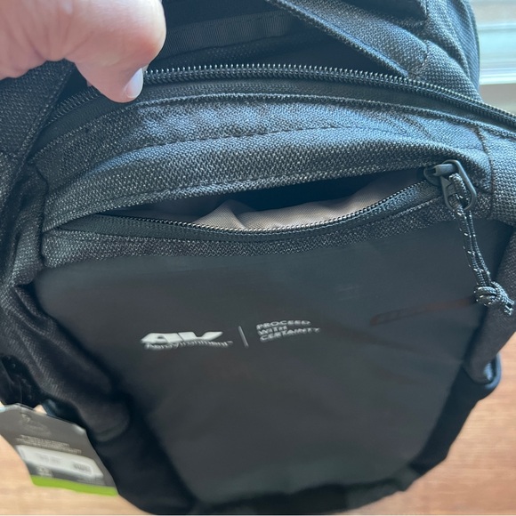 REI Signal 20 Backpack Laptop - Picture 6 of 7